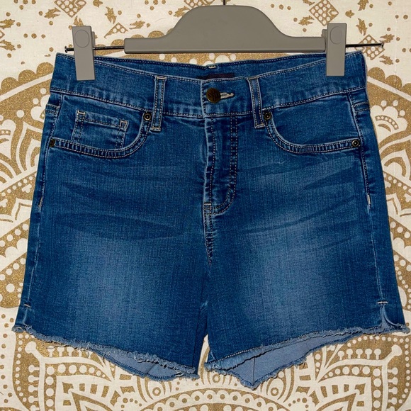 NYDJ Denim - “NYDJ” LADIES BLUE DENIM BUTTON & ZIP-UP SHORTS W/POCKETS, (LIFT & TUCK), SIZE 2